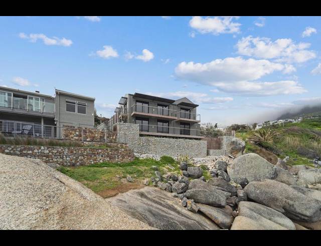 5 BEDROOM HOUSE FOR SALE IN BANTRY BAY